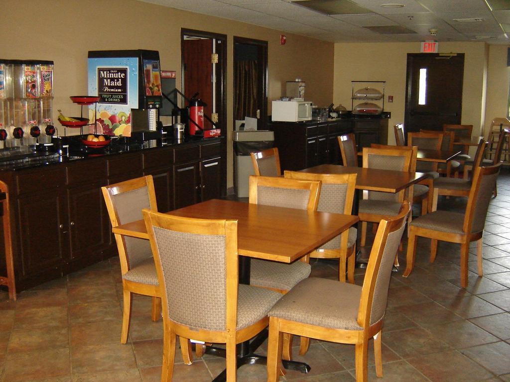 Days Inn By Wyndham Phenix City Near Fort Moore Zewnętrze zdjęcie
